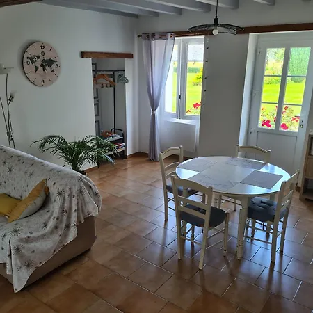 A la Campagne ,Halte ,Séjour et Détente Moncontour  Extérieur photo